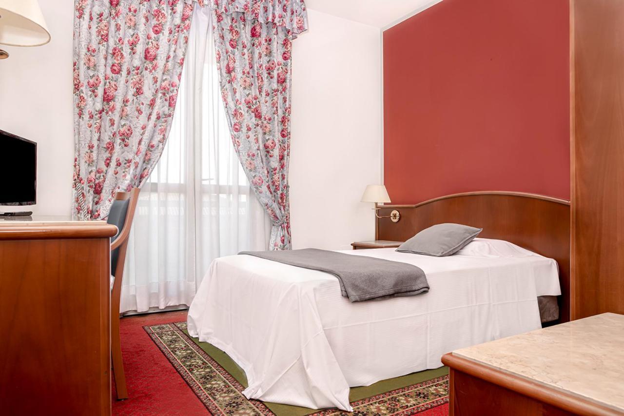 Castelnovo di Sotto Hotel Poli מראה חיצוני תמונה